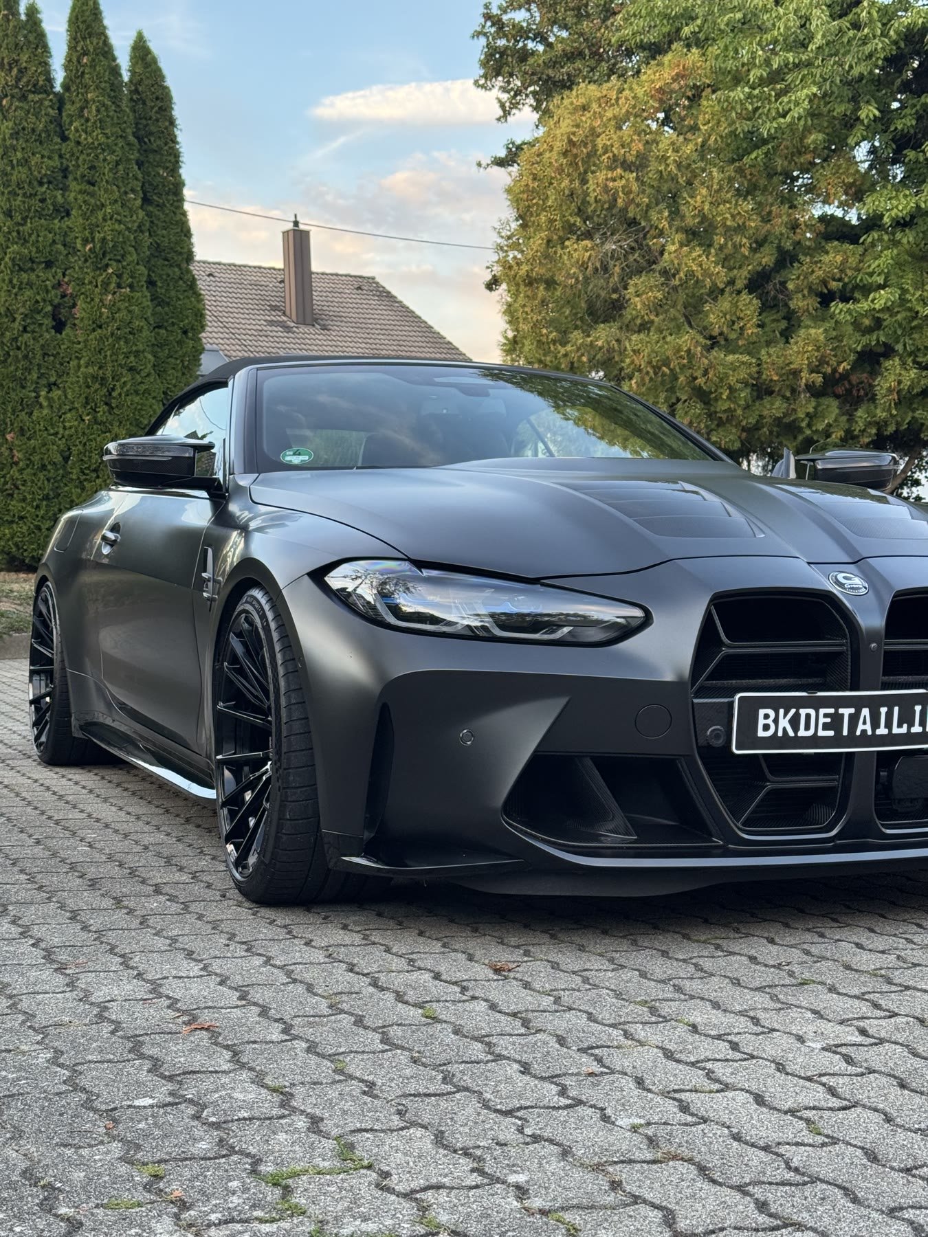 BMW M4 Competition Cabrio in Mattgrau nach der Aufbereitung